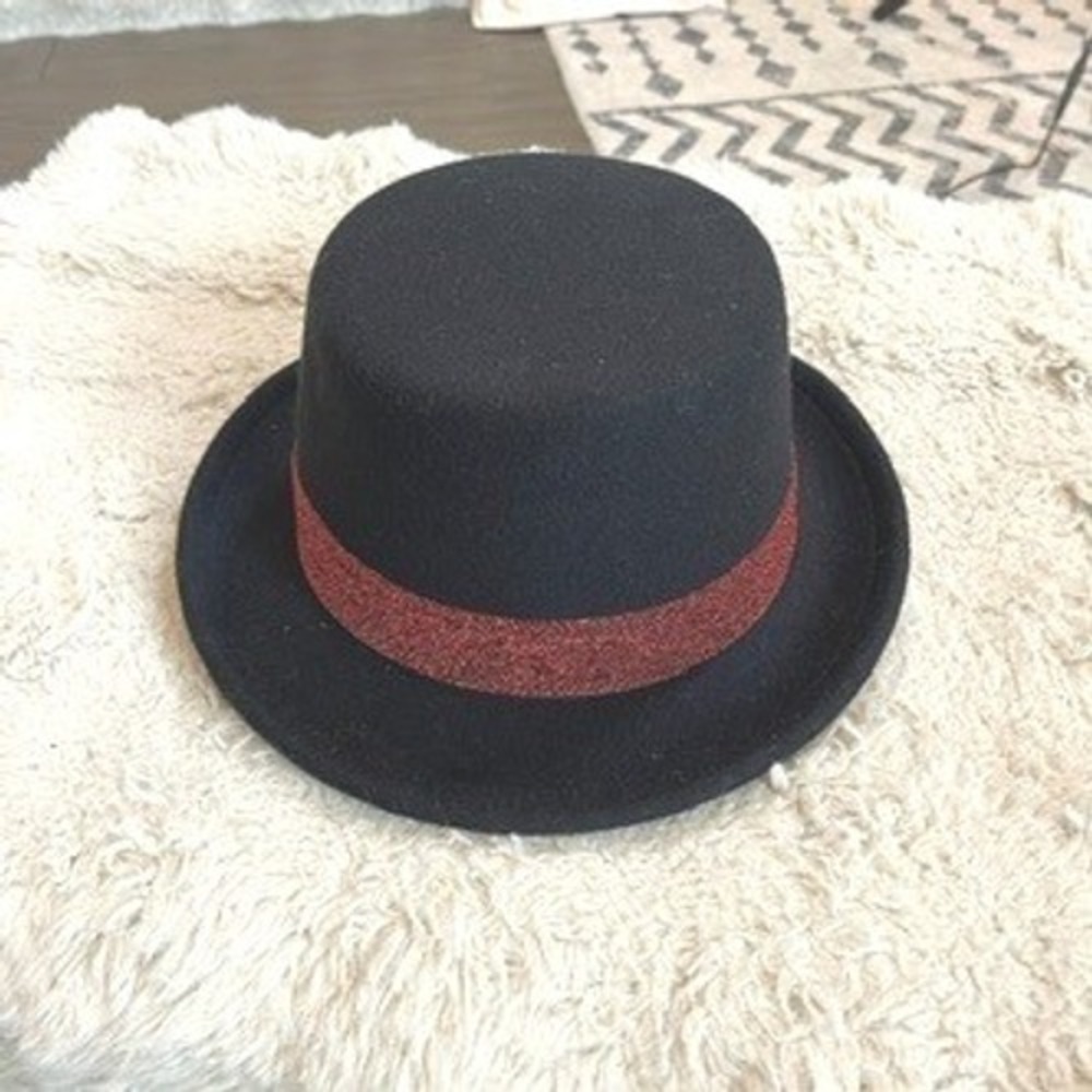 Zara Kids Black Felt Top Hat Red Glitter Band Size 3-6 Years 52cm NWT Holiday
